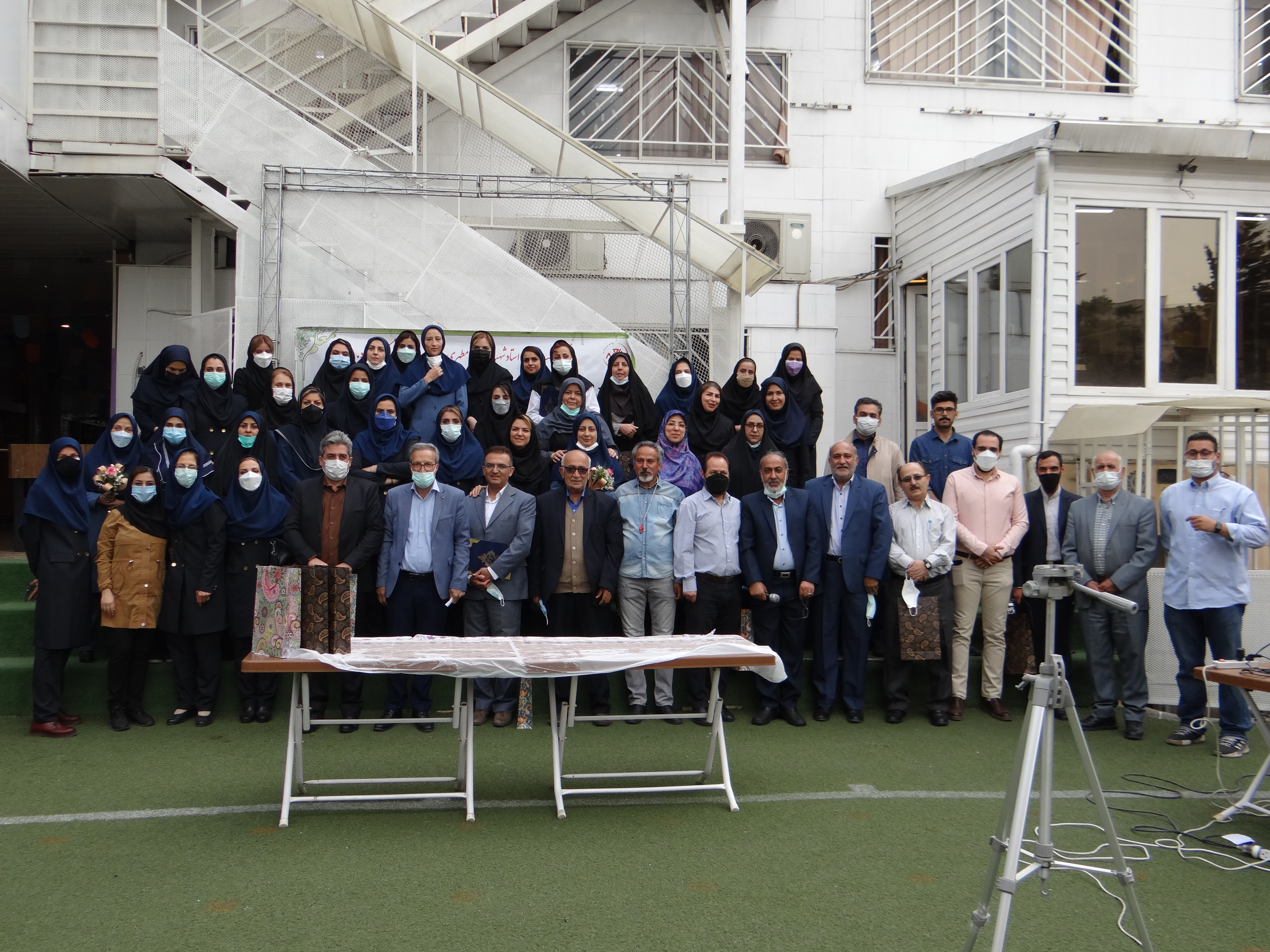 مراسم تقدیر از معلمان گرامی و همکاران محترم  با حضور اعضای ارجمند انجمن اولیا و مربیان