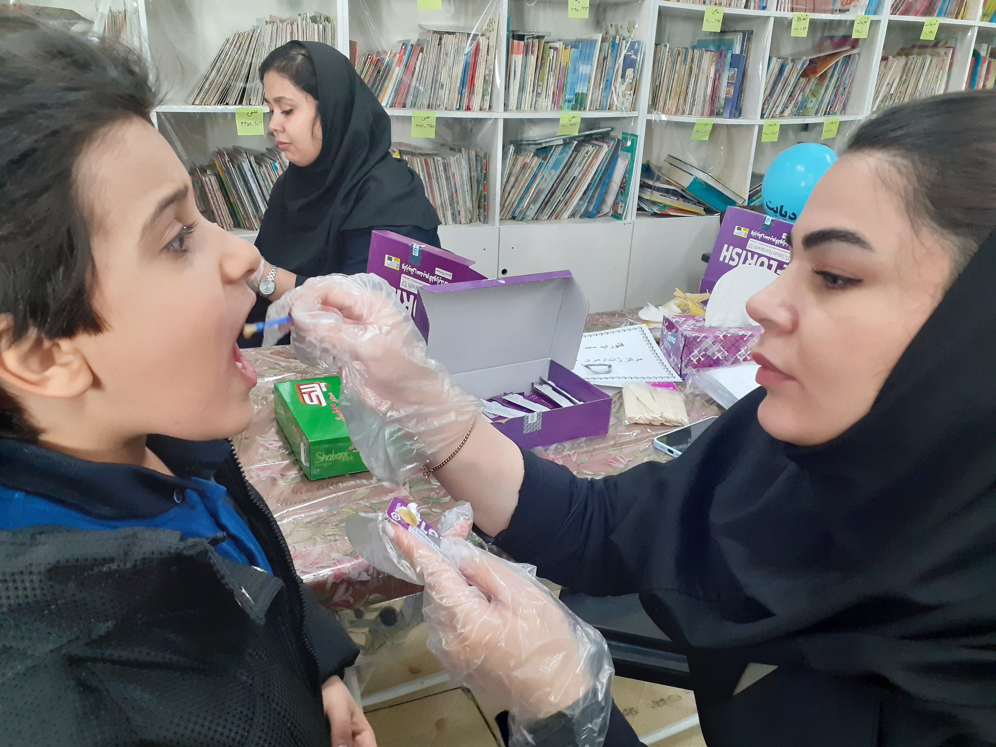 اجرای مرحله اول برنامه وارنیش فلوراید (محافظت از دندان‌ها)