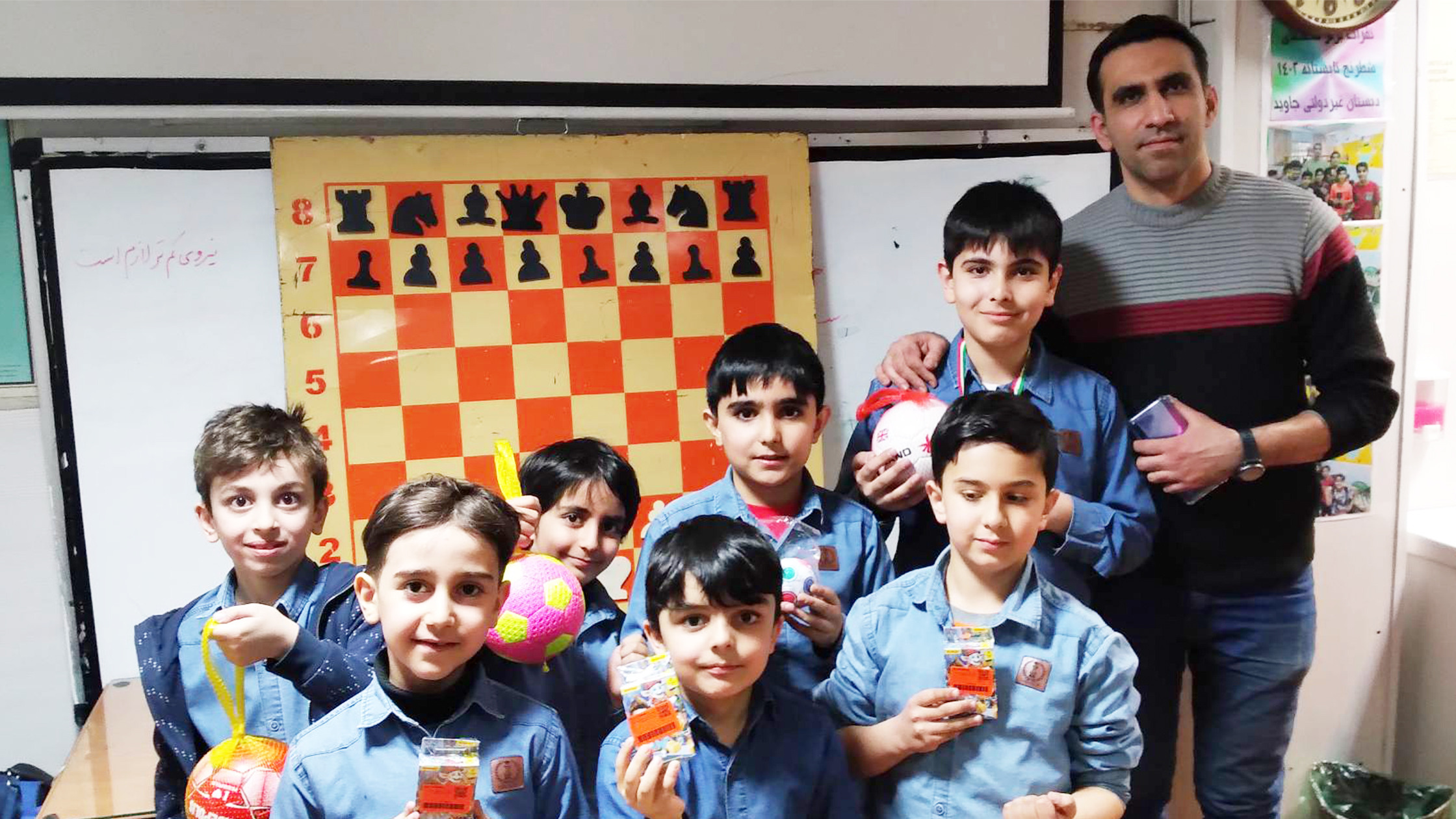 پایان دوره شطرنج مبتدی در مدرسه جاوید با تجلیل از برترین‌ها