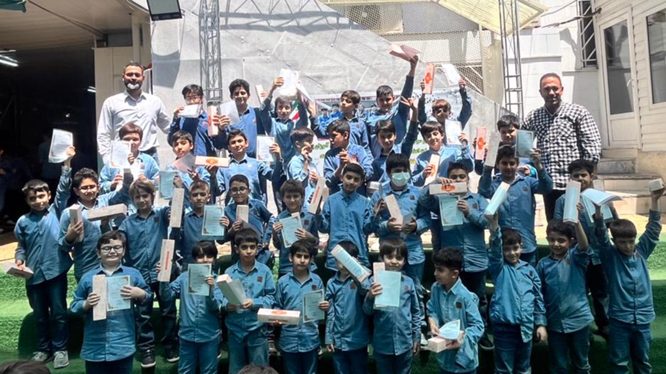 جشن تولد خرداد ماهی ها در دبستان جاوید