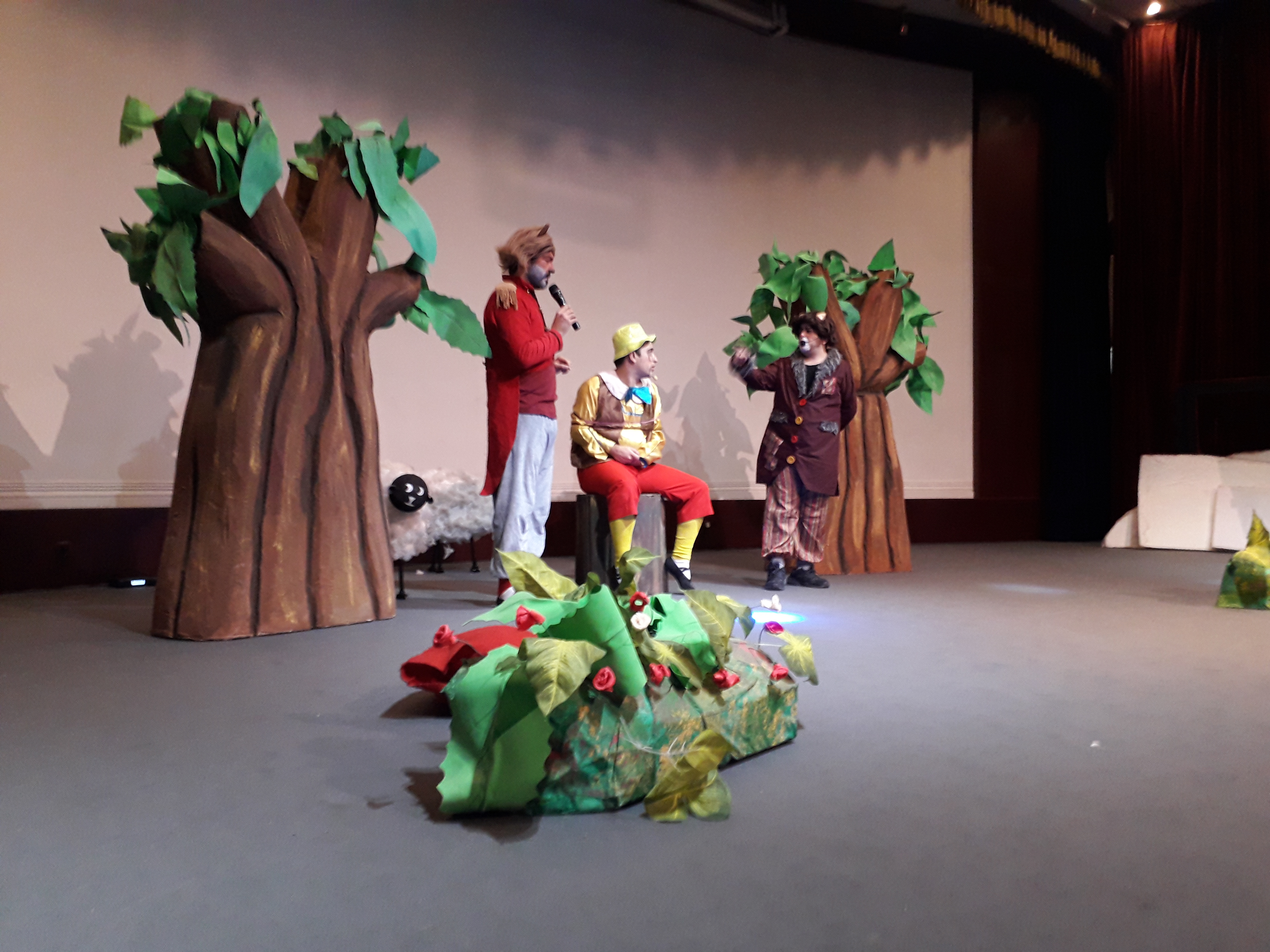 اردوی دانش آموزان در تئاتر پینوکیو و چوپان دروغگو