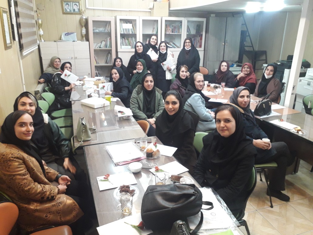 تقدیر از همکاران خانم دبستان جاوید به مناسبت میلاد حضرت فاطمه (س) و روز زن