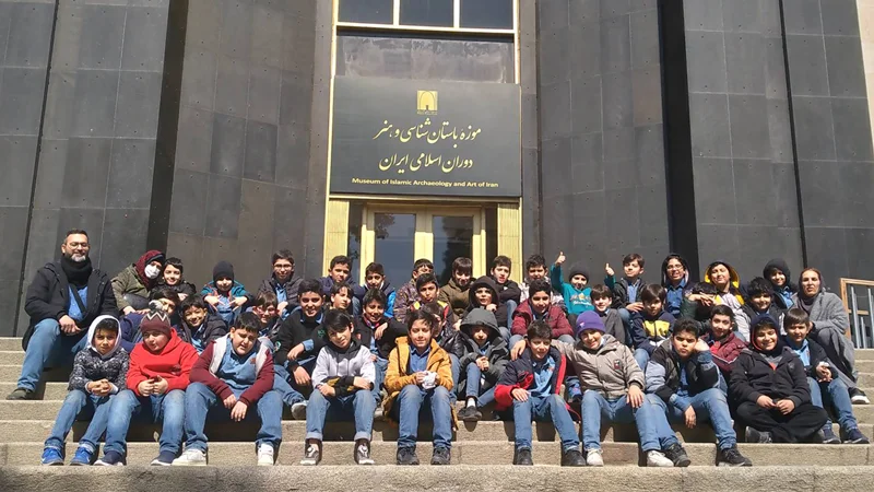 بازدید علمی دانشآموزان کلاس پنجم دبستان جاوید از موزه ملی ایران
