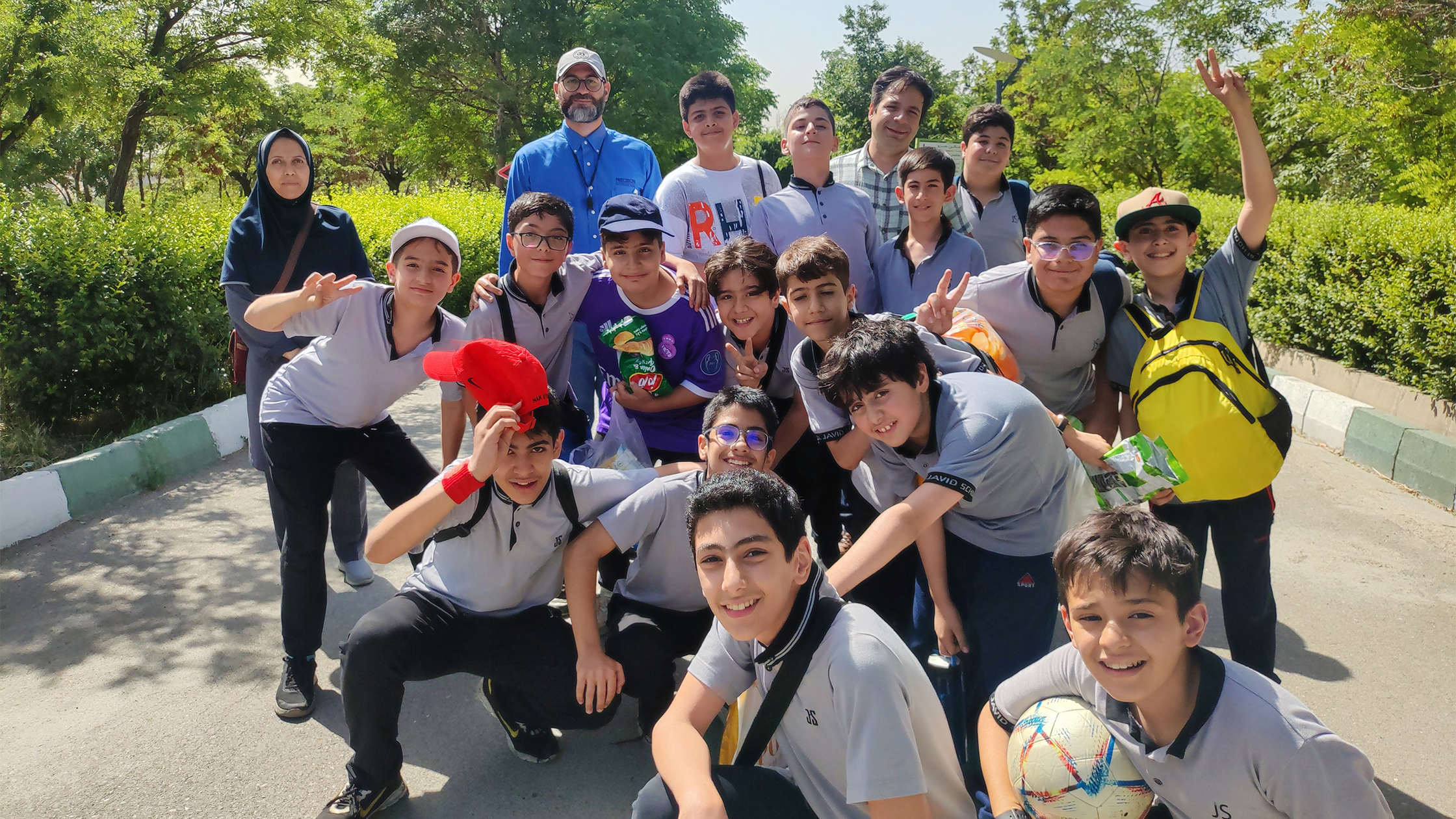 تفریح و شادی دوره دومی‌های دبستان جاوید در اردوی بوستان نهج‌البلاغه