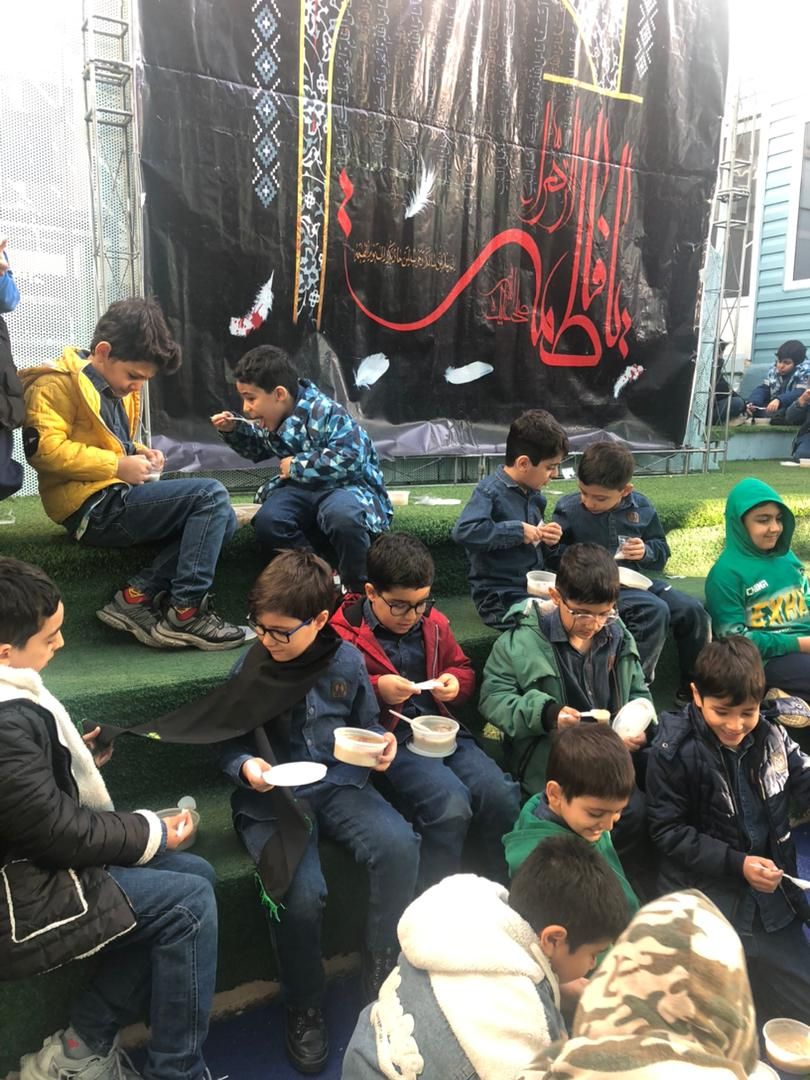 توزیع نذری حلیم در دبستان جاوید به یاد حضرت فاطمه زهرا (س)