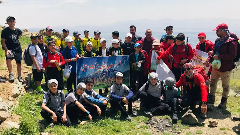 صعود موفق تیم کوهنوردی مدرسه جاوید به ایستگاه دوم کلکچال در مسابقات منطقه ۲