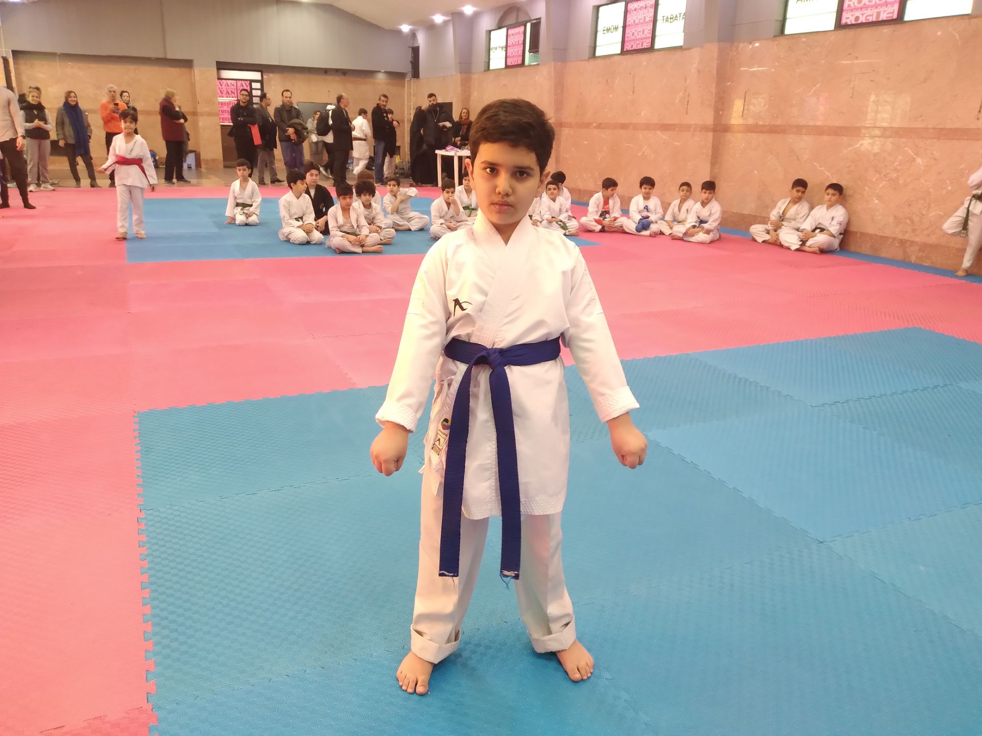 درخشش دانش‌آموز نامدار وزیری در مسابقات کاراته منطقه ۲