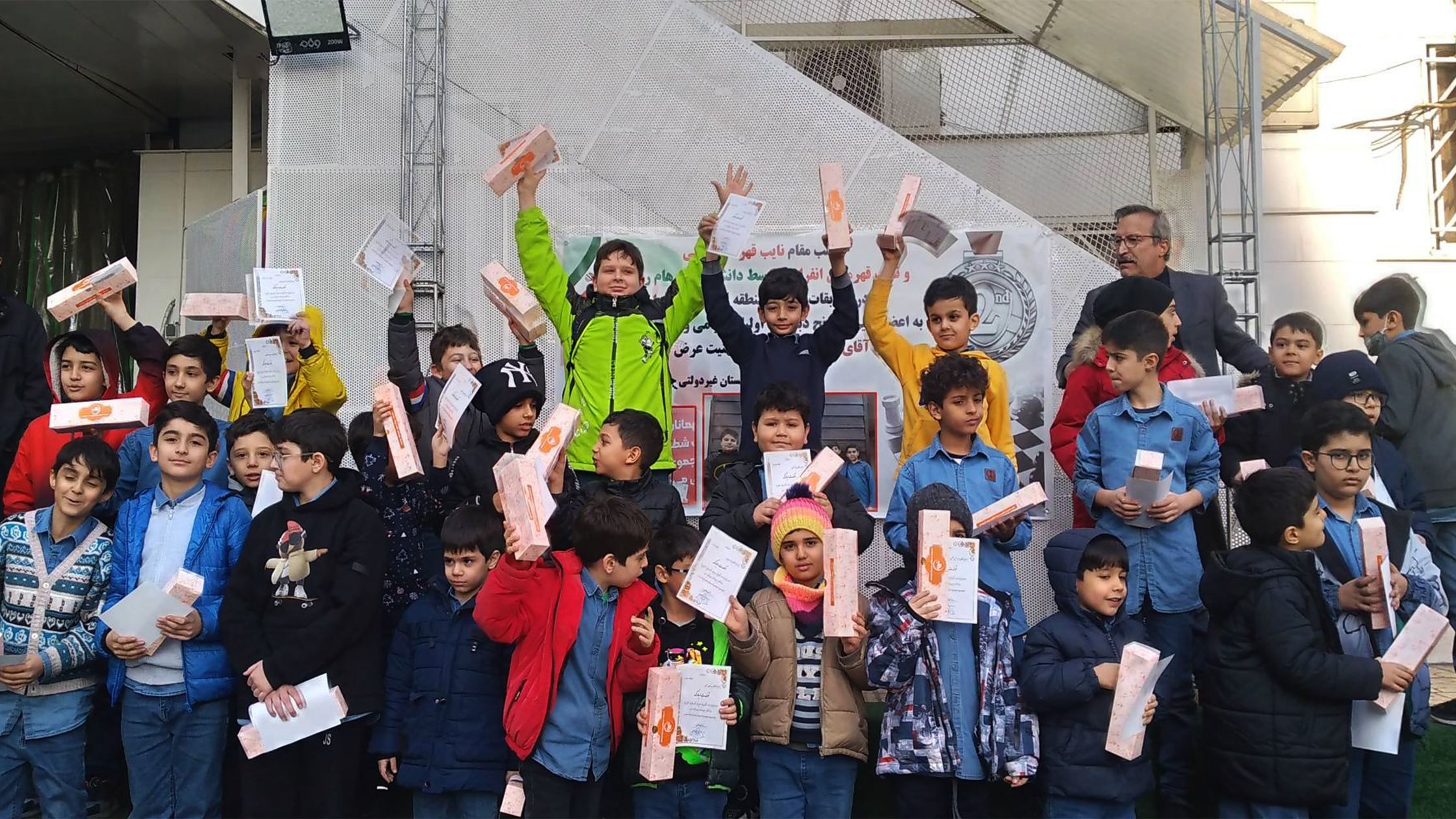 جشن تولد دی و بهمن ماهی ها در مدرسه جاوید