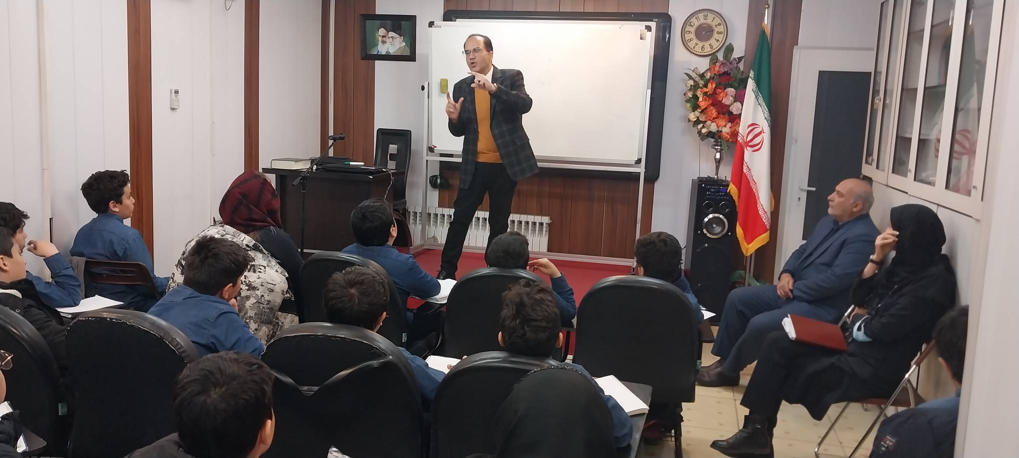 جلسه برنامه ریزی درسی ایام تعطیلات نوروز برای دانش آموز کلاسهای بنیه علمی