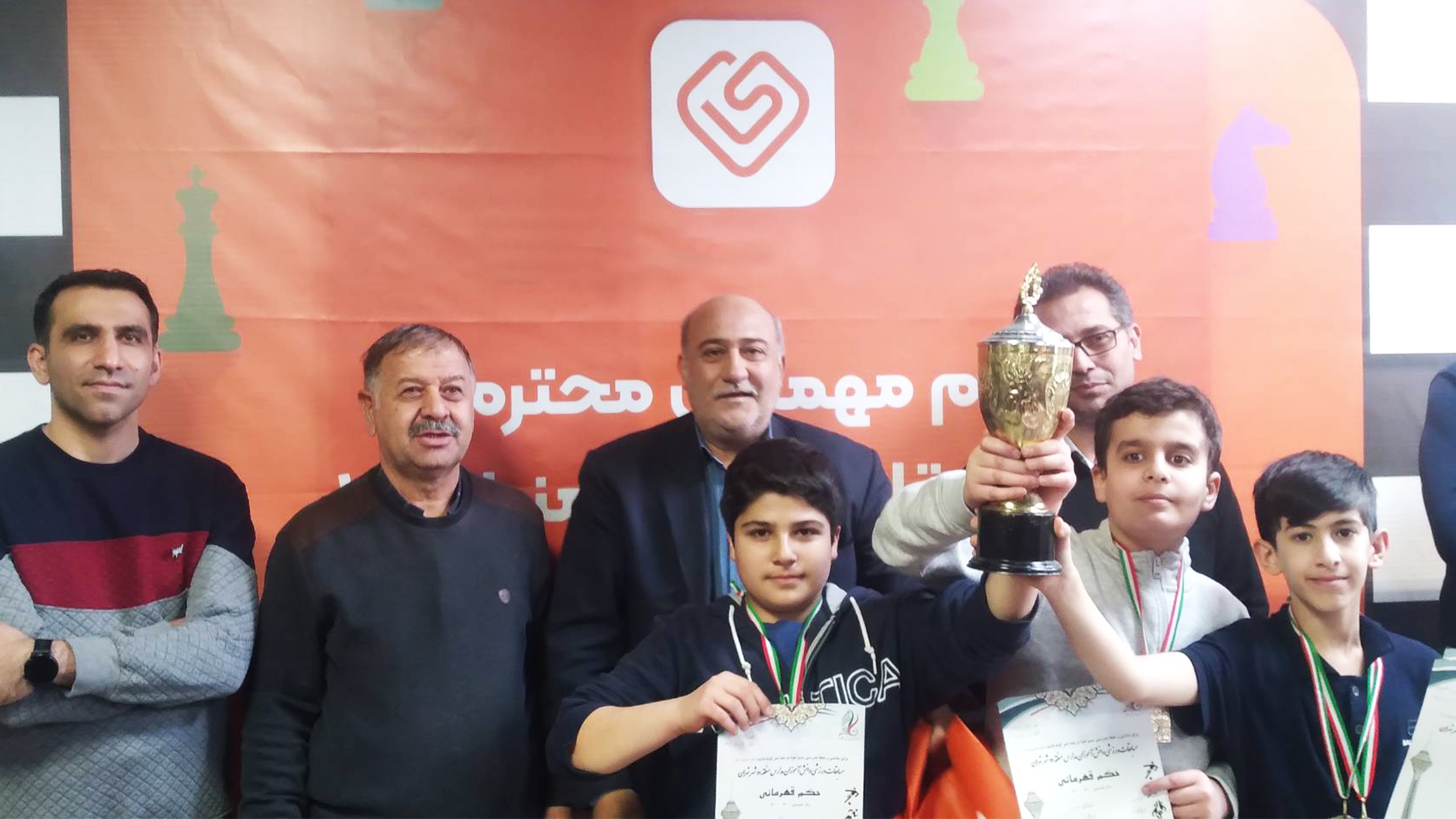 شطرنج‌بازان مدرسه جاوید بر سکوی افتخار ایستادند!