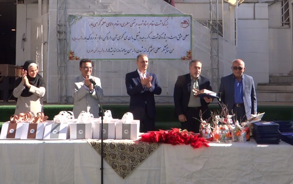 مراسم تقدیر از همکاران دبستان جاوید به مناسبت روز معلم