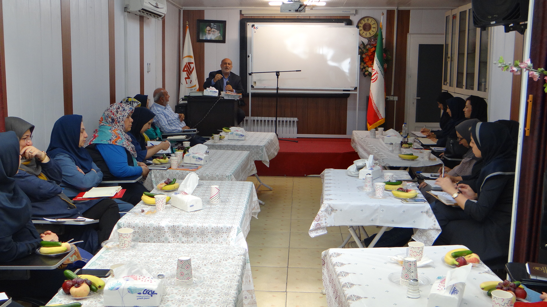 جلسه شورای آموزگاران و همکاران در آستانه سال تحصیلی 403-402